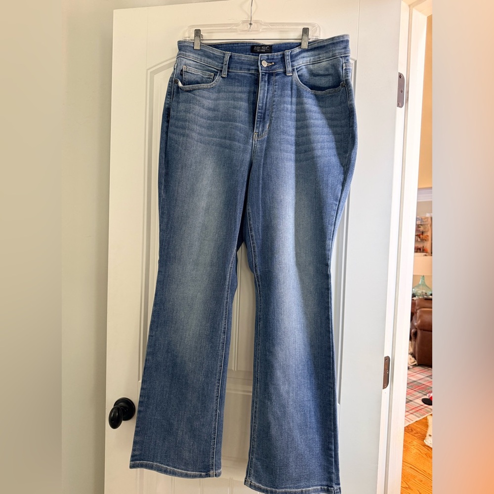 Judy Blue Flare Jeans in Classic Blue